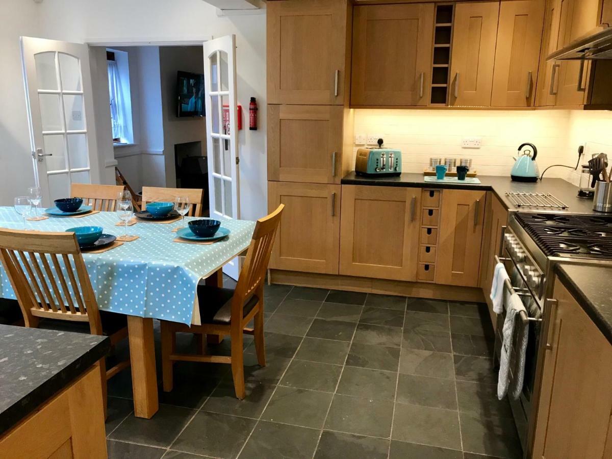 Lyndale House - Exclusive Use, Self Catering, Fpventures Stroud Βίλα Stroud  Εξωτερικό φωτογραφία