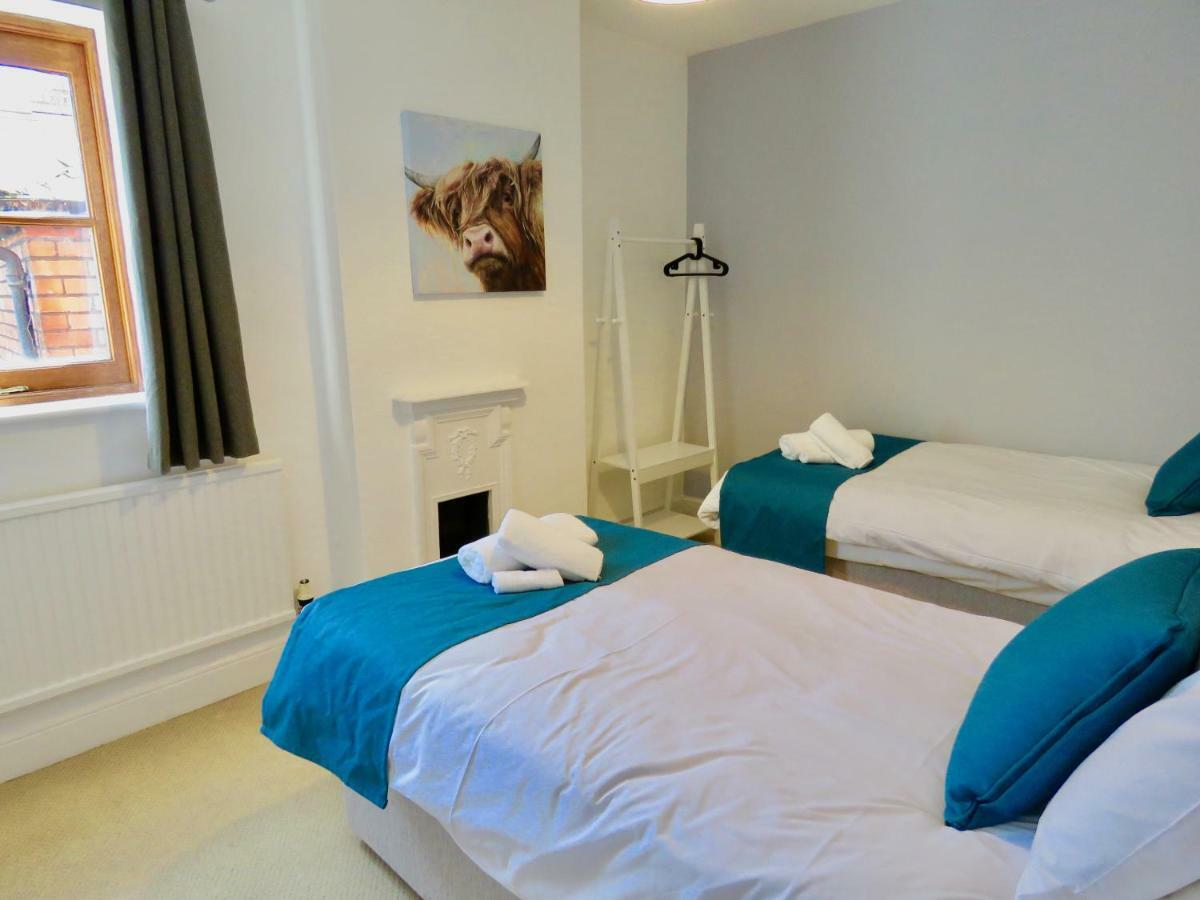 Lyndale House - Exclusive Use, Self Catering, Fpventures Stroud Βίλα Stroud  Εξωτερικό φωτογραφία