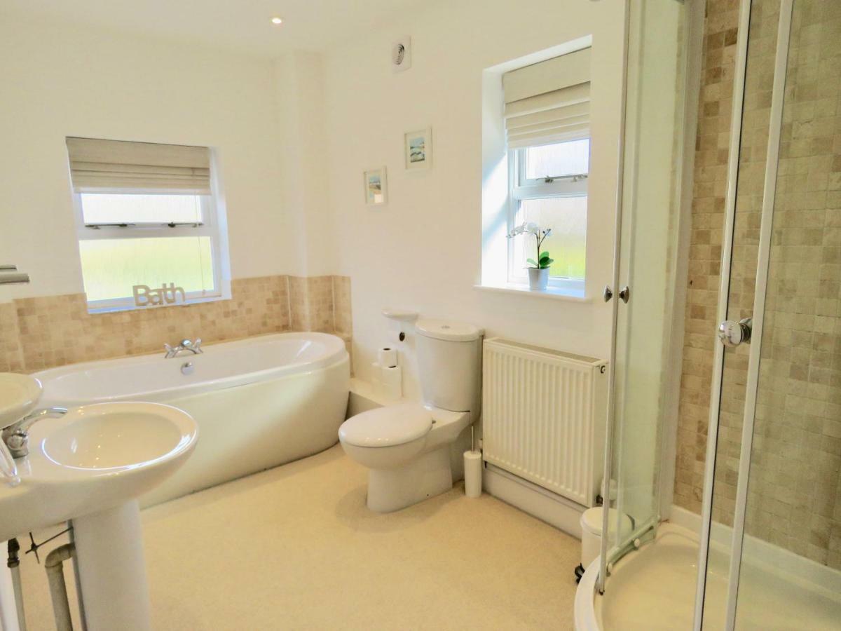 Lyndale House - Exclusive Use, Self Catering, Fpventures Stroud Βίλα Stroud  Εξωτερικό φωτογραφία